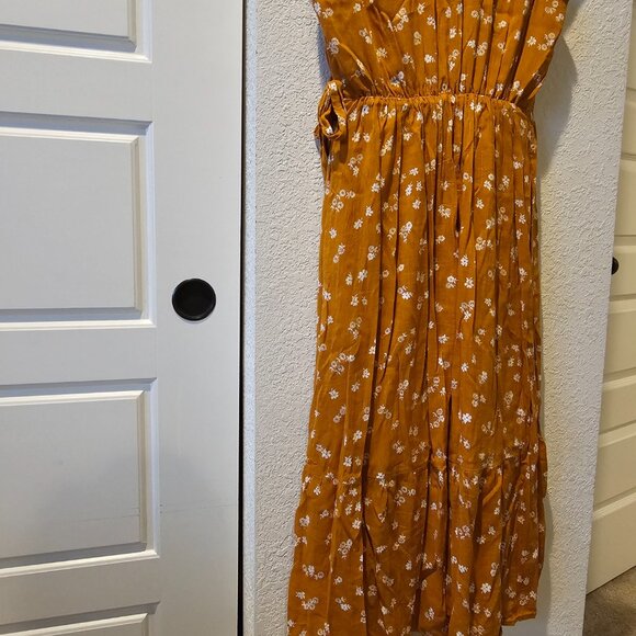 Old Navy Faux Wrap Midi Dress - Picture 6 of 6